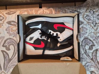 Air Jordan 1 Mid Black Red White