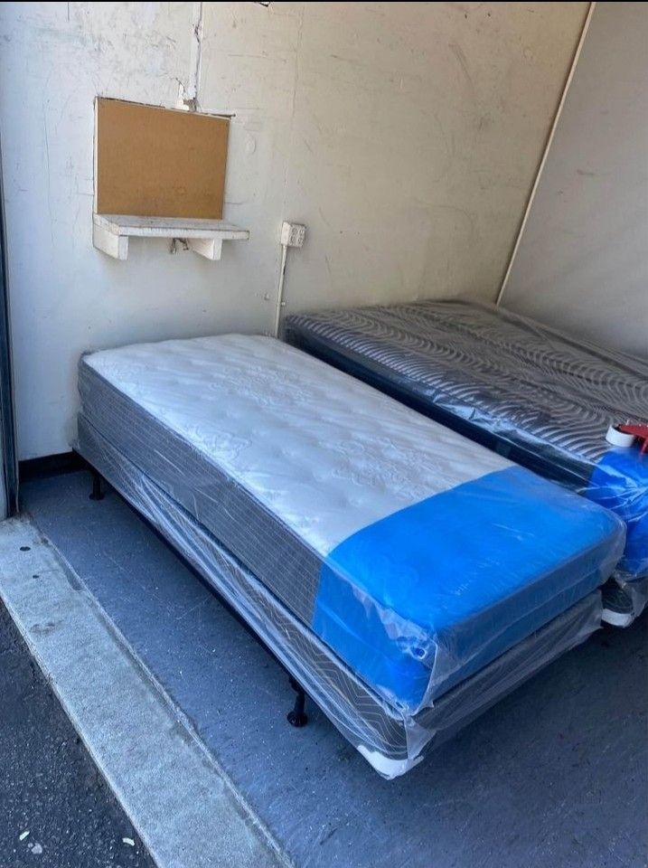 🤍Mattresses Brand New Available In All Sizes Need To Go (ASAP) Delivery Available (COD)🚛