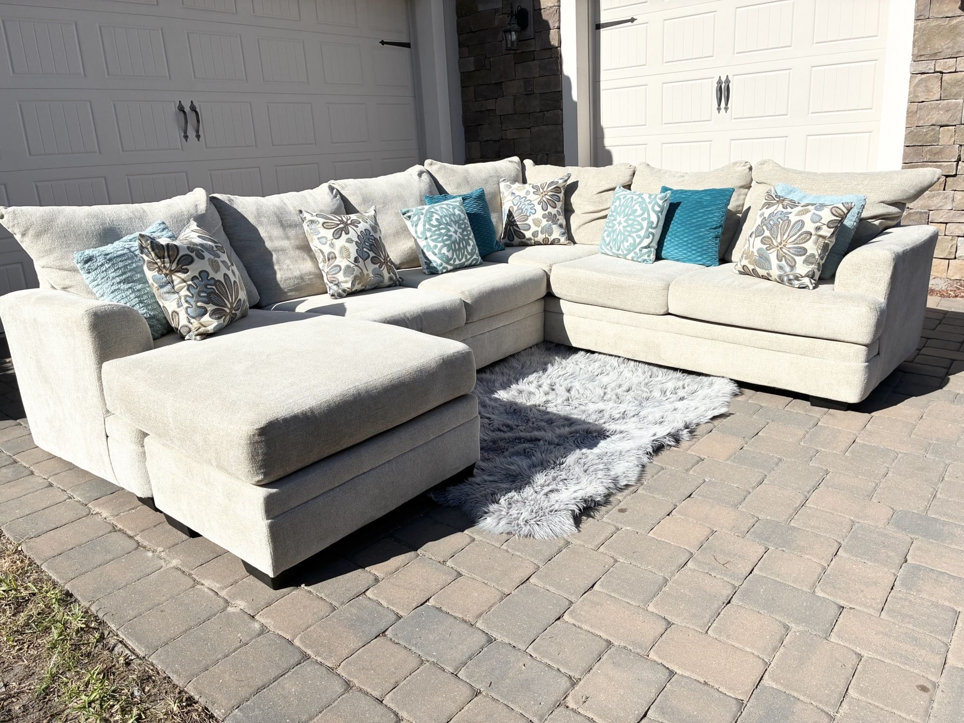 U Sectional Sofá & Chaise