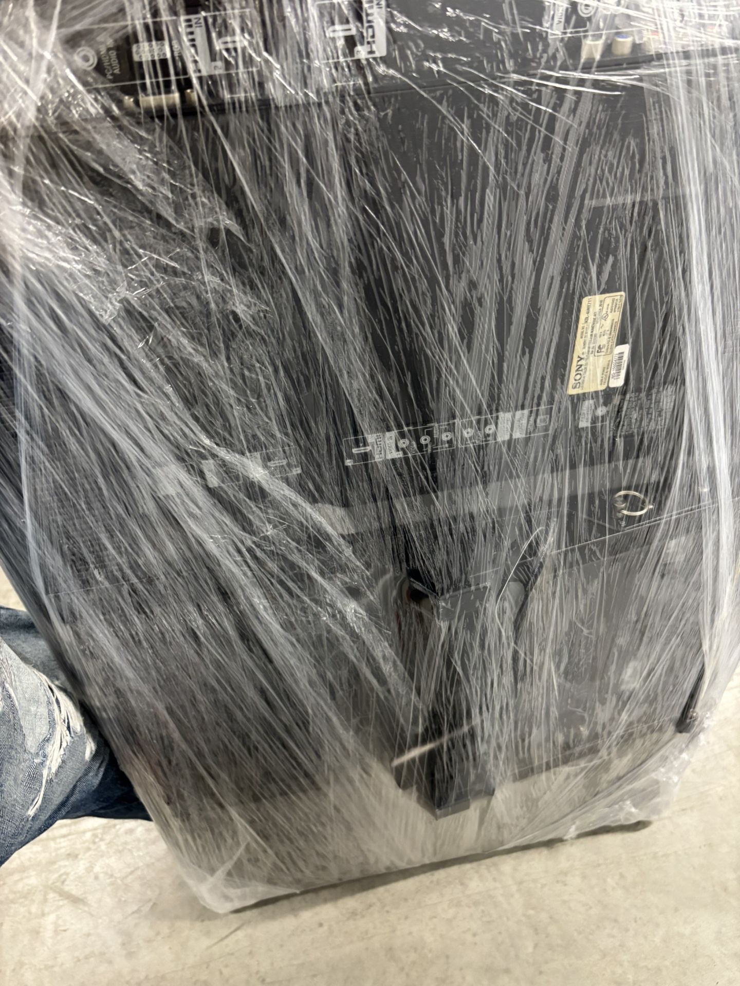40in Sony Tv /w Wall Mount