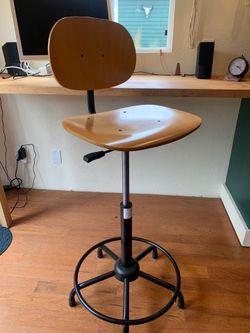 Adjustable Drafting Stool