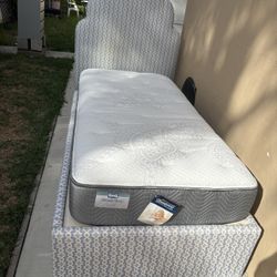 Twin Size Bed 