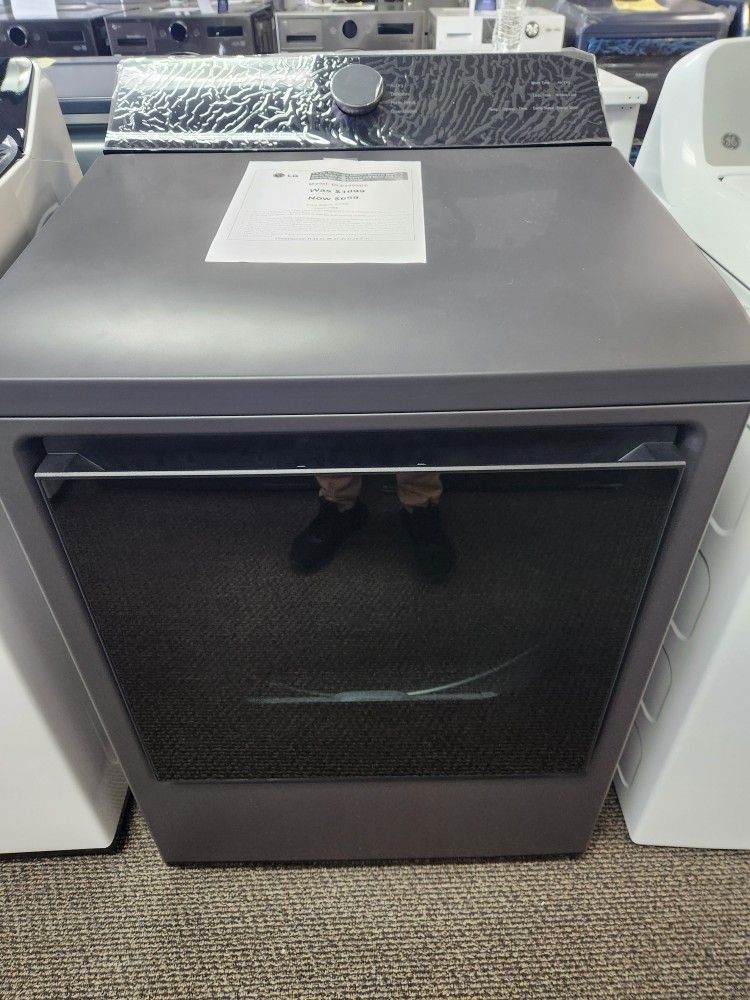 7.3 cu. ft. Vented SMART Electric Dryer in
Matte Black with Easy Load Door and
Sensor Dry Technology