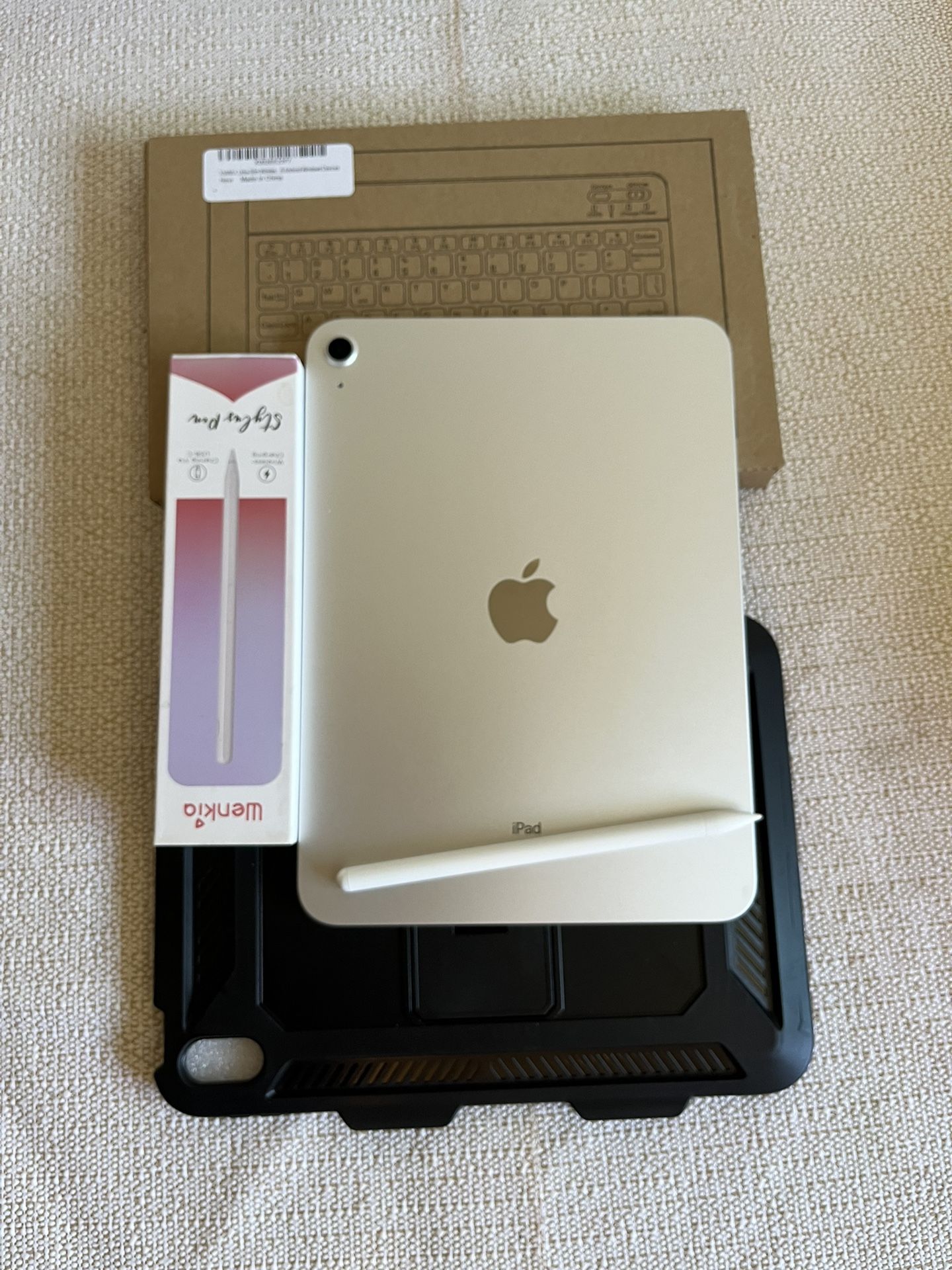 Apple iPad 10th Generation (2022) 64GB with stylus pen, Keyboard and case