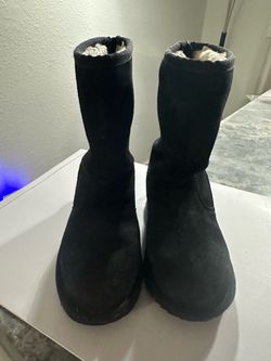 Kids black Uggs size 13
