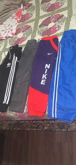 Youth joggers in excellent condition size 5t and 7t the blue one is jeans ..... 3 joggers price for all