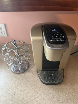 Keurig w/ (27) pod holder