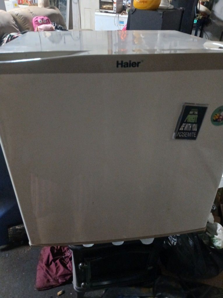 Mini Refrigerator With Freezer 