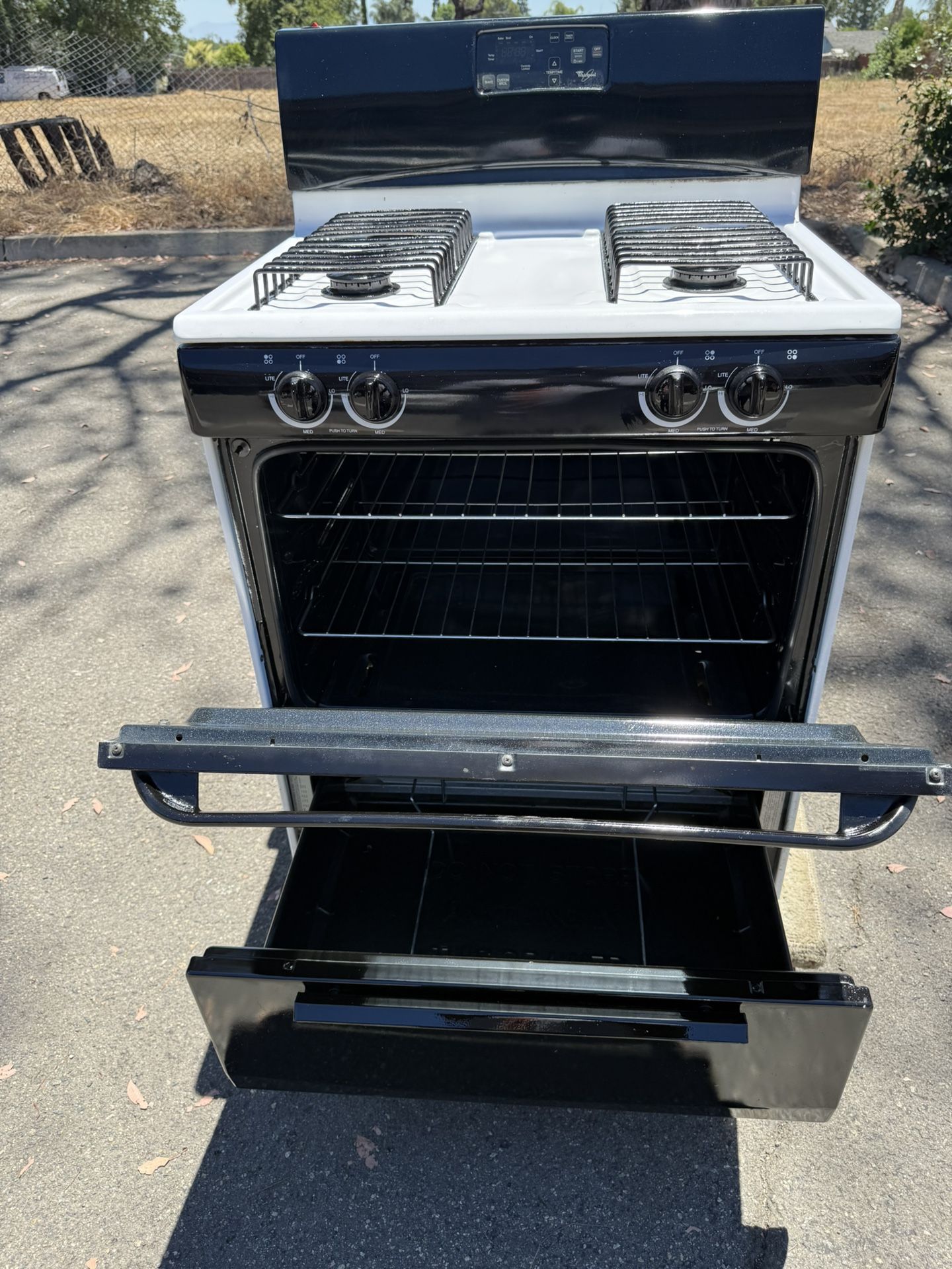 Whirlpool stove for burners