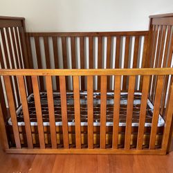 Convertible Crib/Toddler Bed With Drawers 