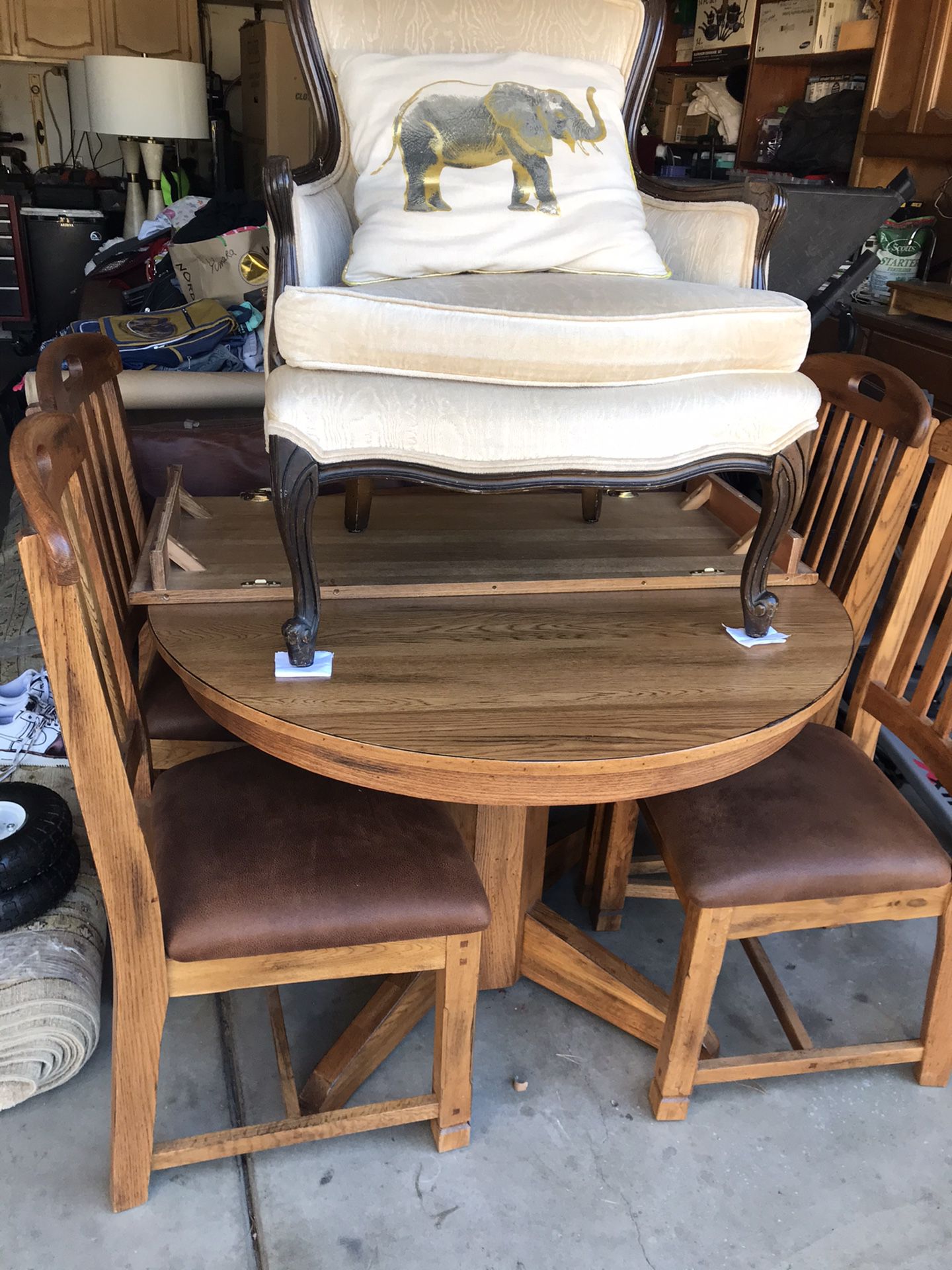 Oak Dining table w/ 4 chair w/ extension