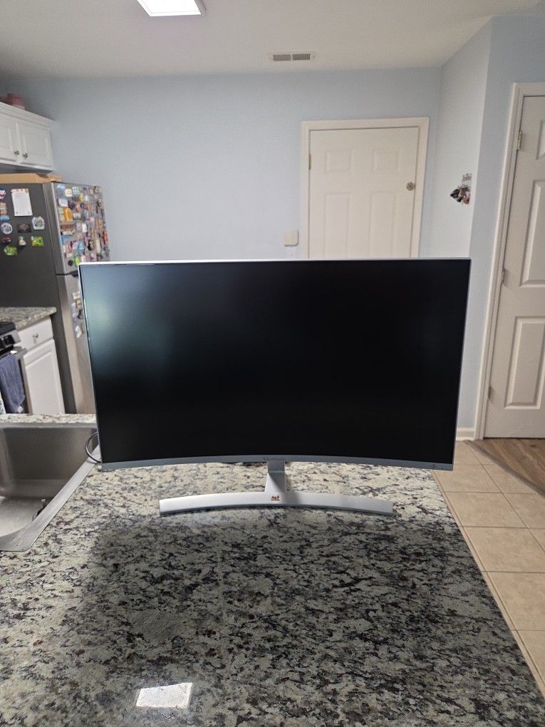 Curved Monitor