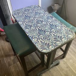 Small Bistro Table With Barstools 
