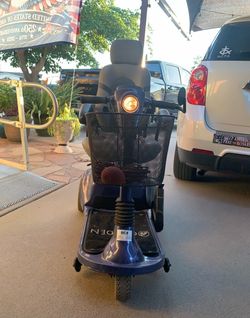 Electric scooter, scooter lift and vehicle hitch