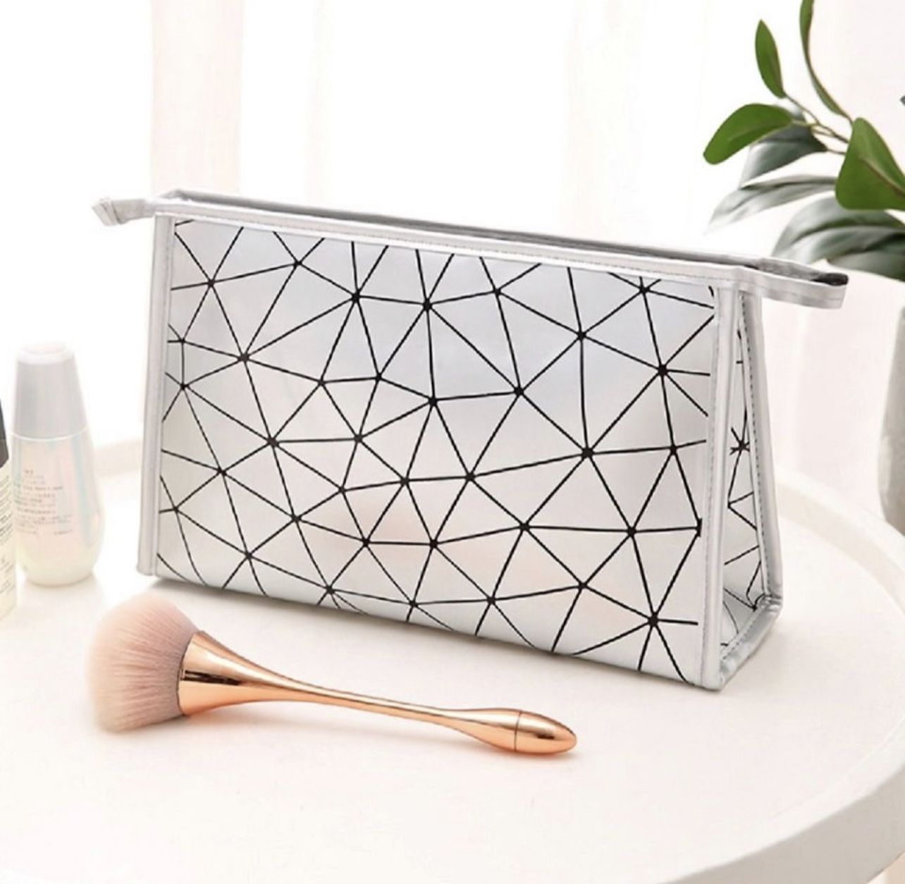 Makeup Bag Zipper Pouch PU Leather Makeup Bag Pouch Toiletry Makeup Organizer Silver