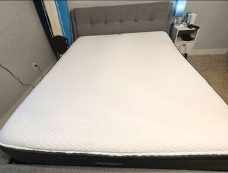 Queen Mattress Pillowtop Beautyrest Mint Condition $100
Barely used 
Deerfield beach pickup only
