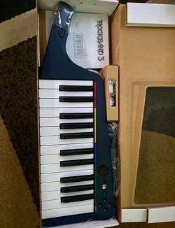 Rock band 3 keyboard for Wii game software included