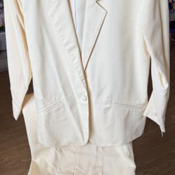 Women’s jacket/skirt, pale, yellow brand new size 8/10 
