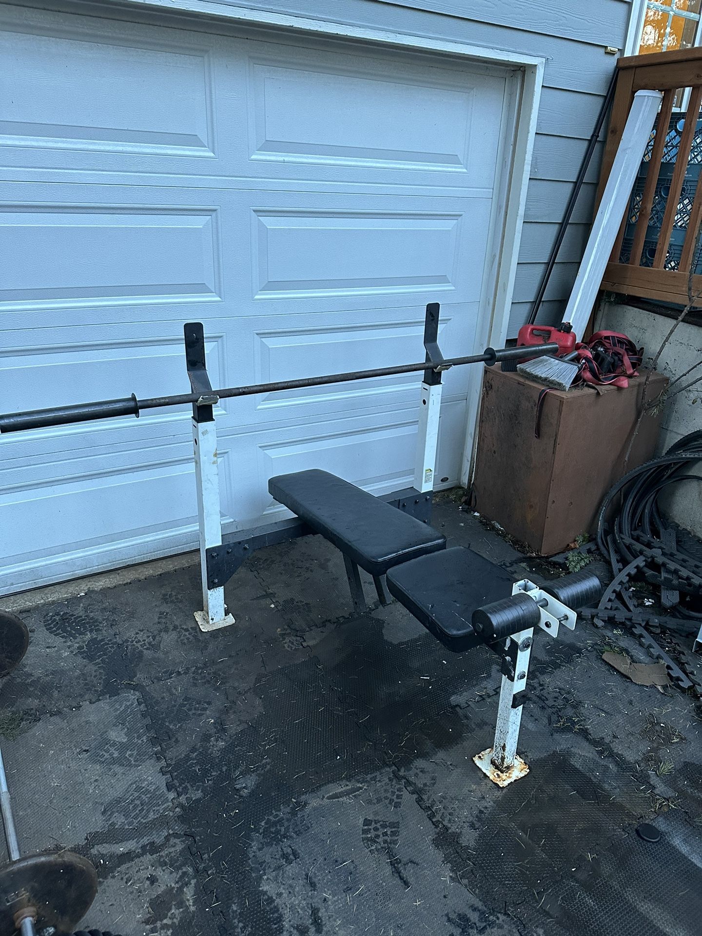 Olympic Weightbench & Barbell 