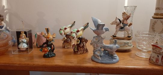Various decorative Birds