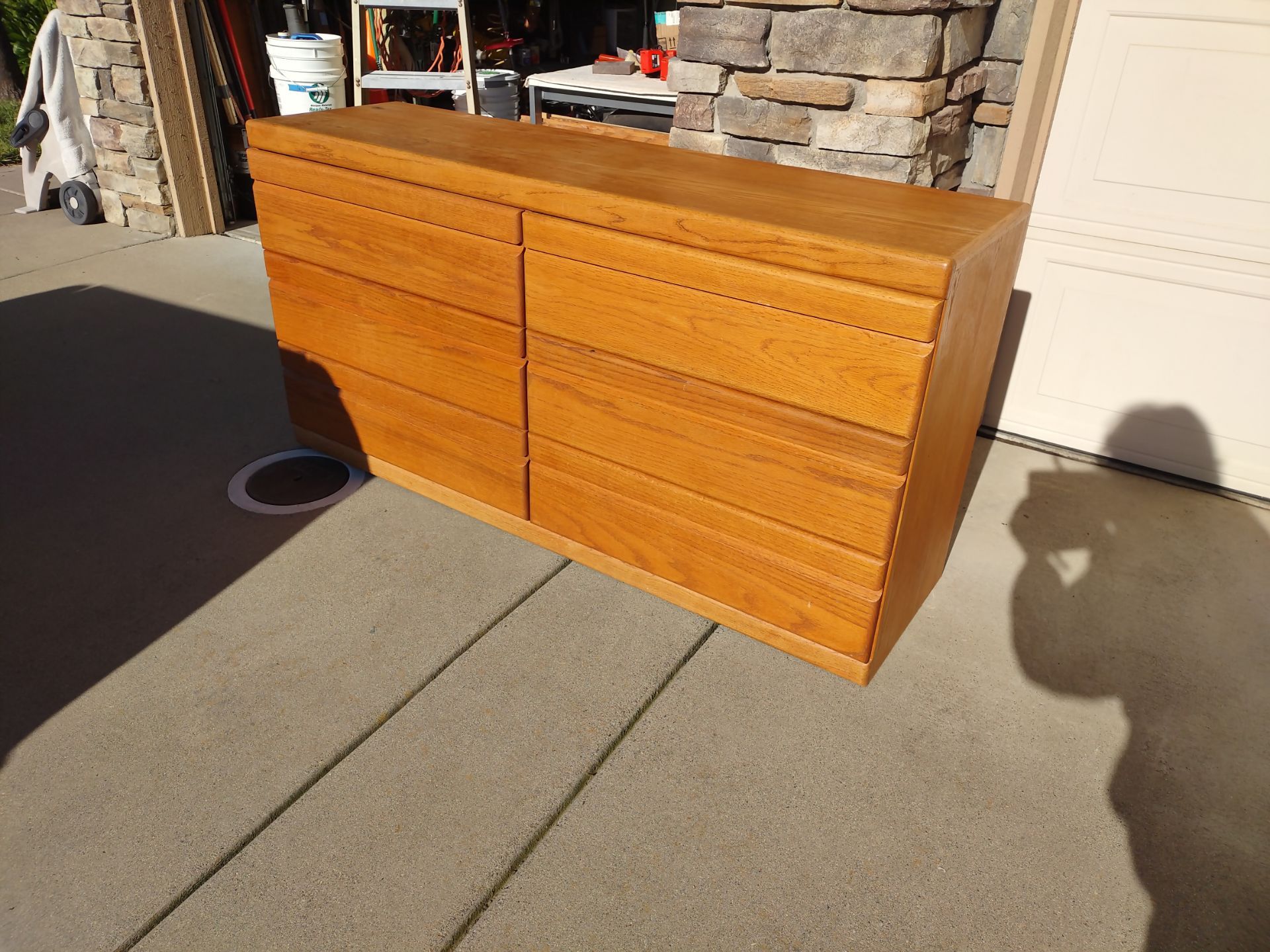 DRESSER