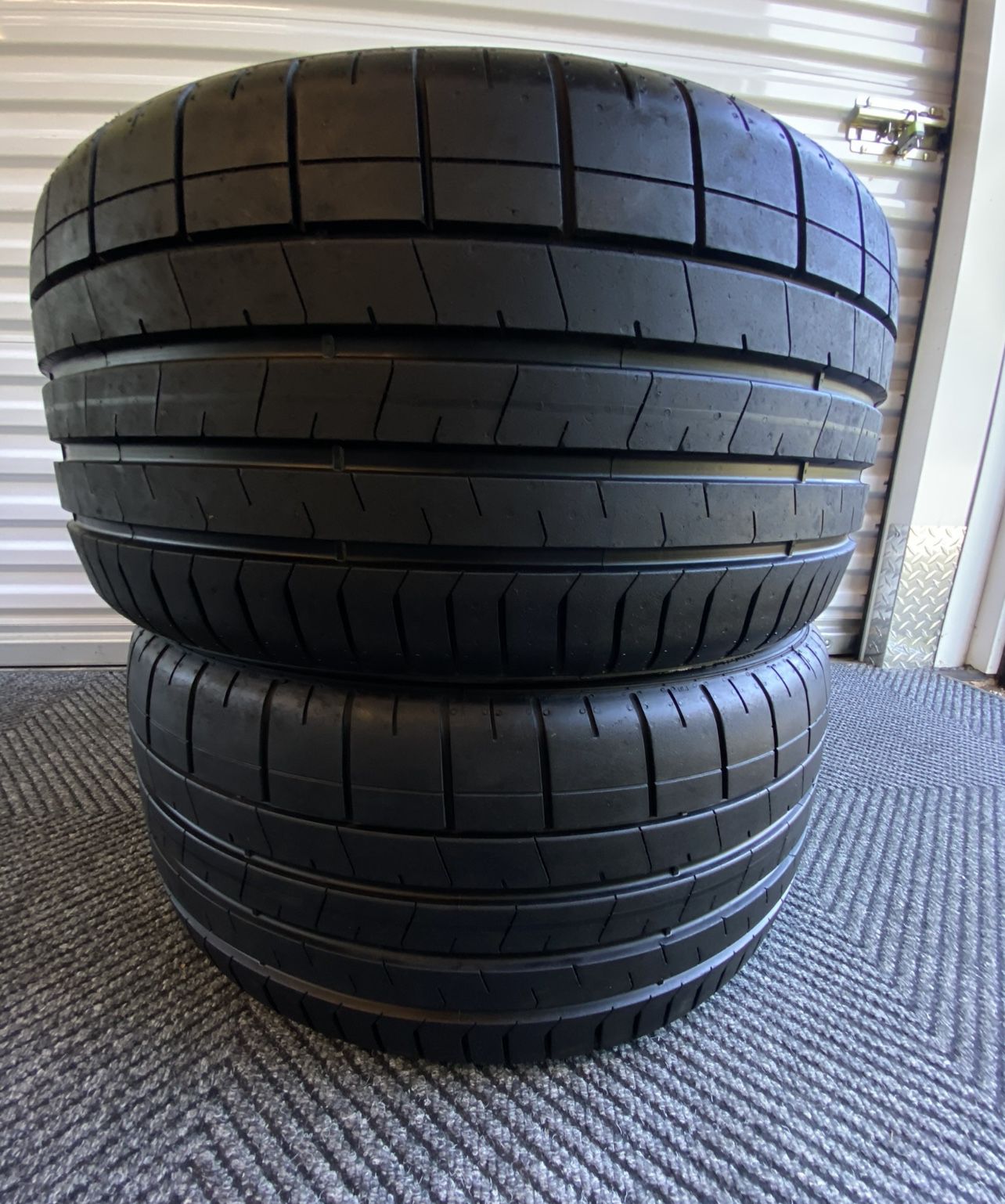 235/35/19 Pirelli Pzero 2 Tires