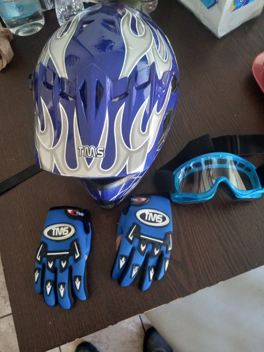 Youth Small Dirt Bike Helmet Gloves And Goggles