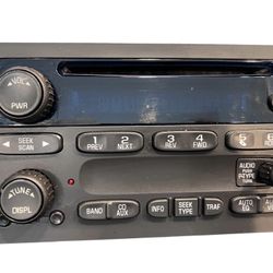 GM 10357894 CHEVY SIERRA TAHOE YUKON ENVOY AM FM CD STEREO RADIO
