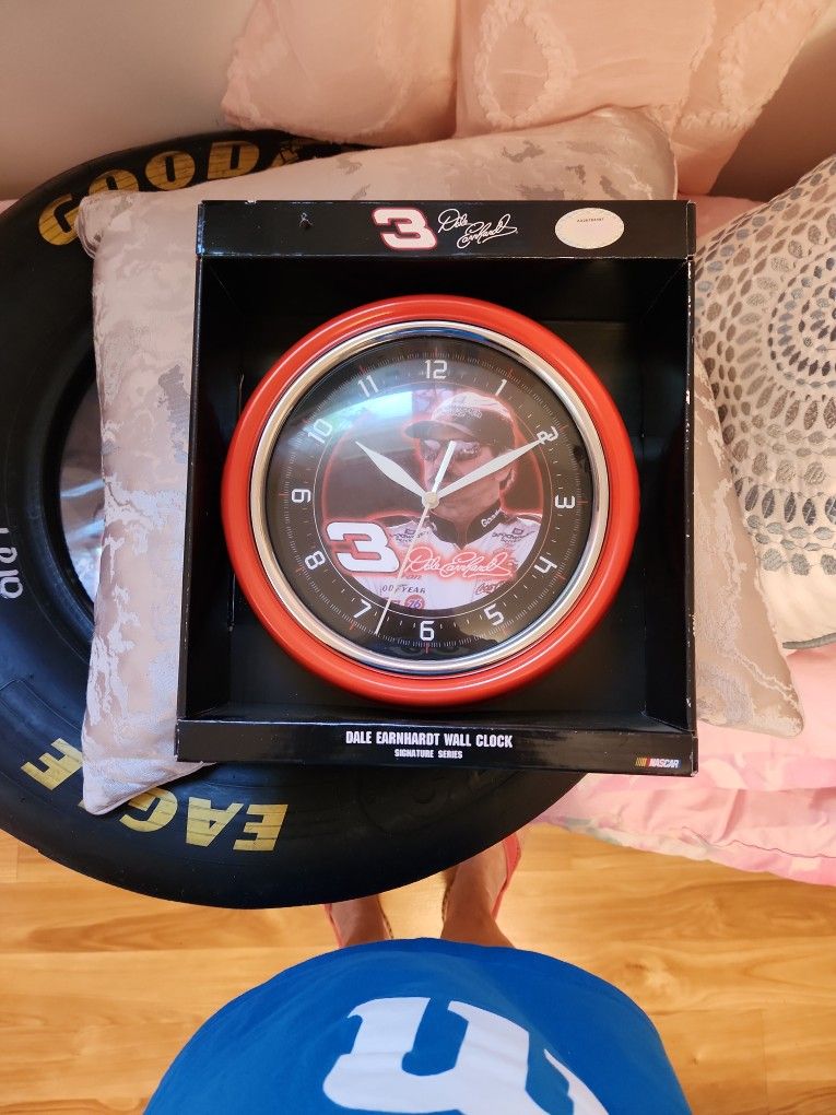 Dale Earnhartd Clock