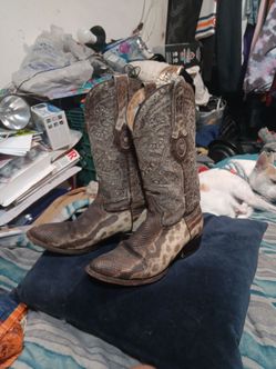 Cuadra snake skin and leather boots