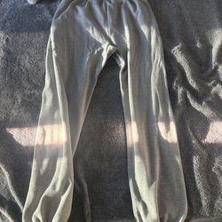 Alo Yoga sweatpants size medium worn a few times 