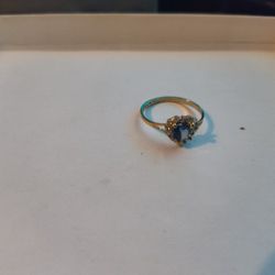 Size 7 10k Gold And Diamond Heart Ring