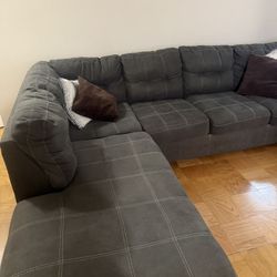  Gray Sofa With 4 Cushions 