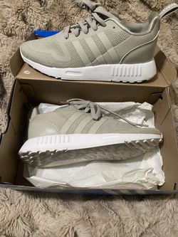Adidas Sneakers