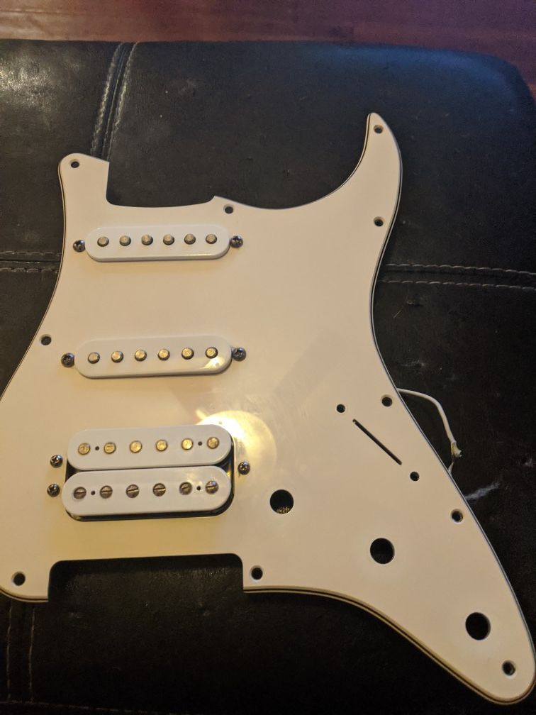 Fender MIM Alnico pickups & pickguard