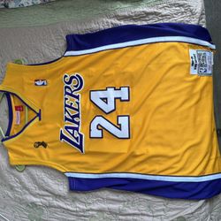 Laker Jersey/kyrie shoes for sale Size 10