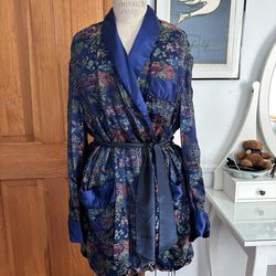 Vintage CHinese SOlk Robe!