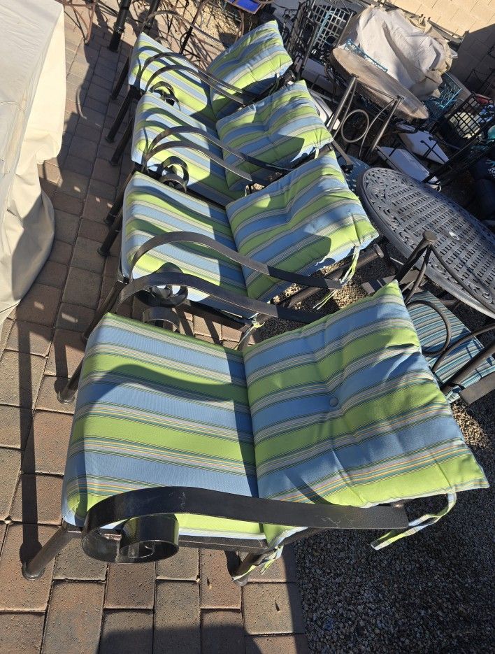 $800 ARIZONA IRON SET OF 4 BIG CLUB CHAIRS AND COFFEE TABLE WITH SUNBRELLA CUSHIONS LIKE NEW
