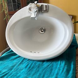 Oval Bathroom Sink W Chrome Faucet 