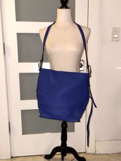 Large leather bucket bag from the Bimba y Lola brand in blue with silver appliqués.