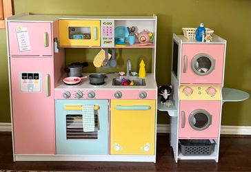 KidKraft Large Pastel Wood Play Kitchen & Matching Laundry Center.   Includes all accessories shown.   Very Good Preowned Condition.