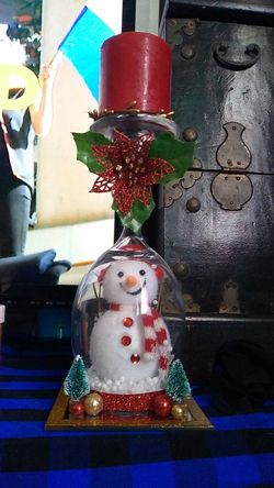 I'm selling decorations for Christmas