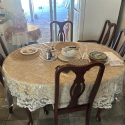 Dining Table !!! 150$ OBO