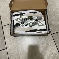Jordan 4 Military Black Size 9.5