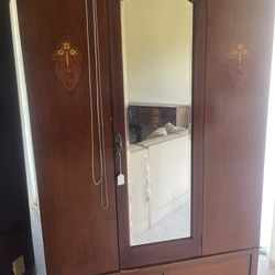 Armoire With Mirror 