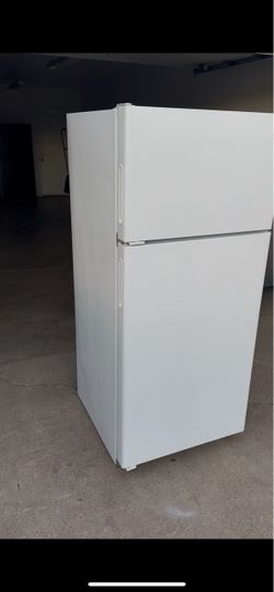 Hotpoint Refrigerator (1 month warranty)