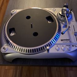 GEMINI  TURNTABLE 