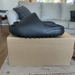 Boy’s Adidas Yeezy Slides ' Onyx' | 