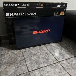 1080p LED Smart TV, a 32-inch class Tv