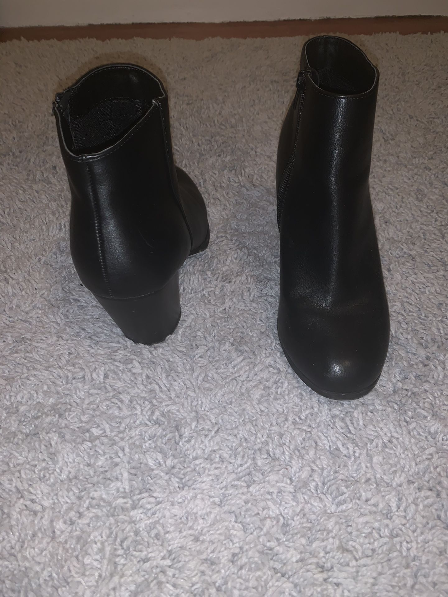 Women’s size 9 - high heel block boots